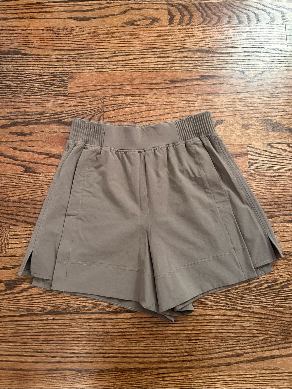 Women’s Lululemon Stretch Woven Relaxed-Fit High-Rise Short 4"